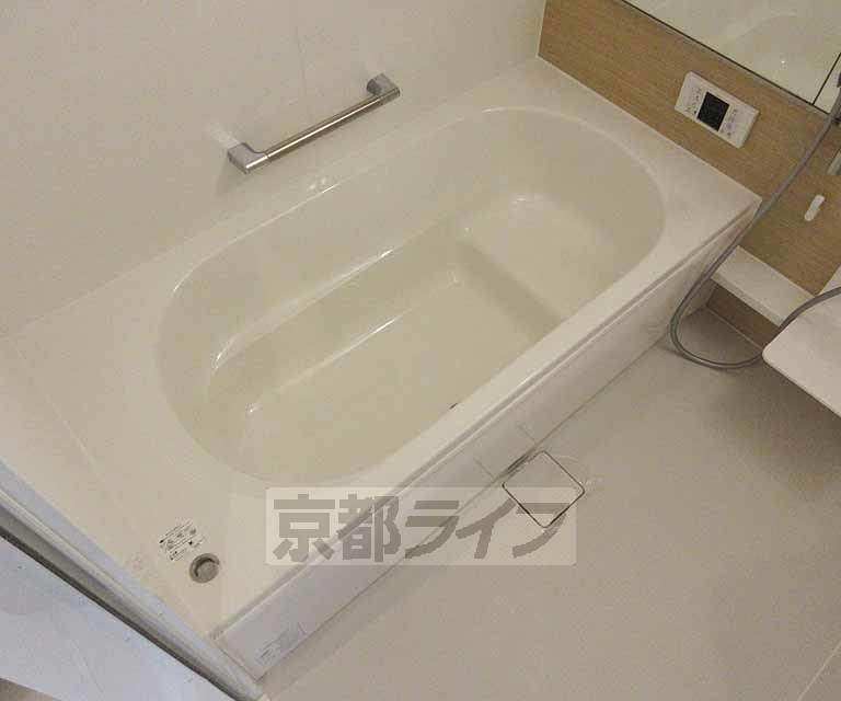 バス・シャワールーム　ゆったり広いお風呂です。