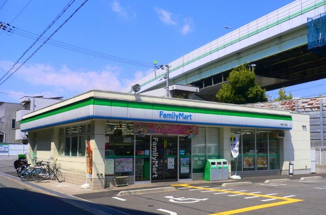 コンビニ　ファミリーマート 大岡三丁目店（コンビニ）まで463m