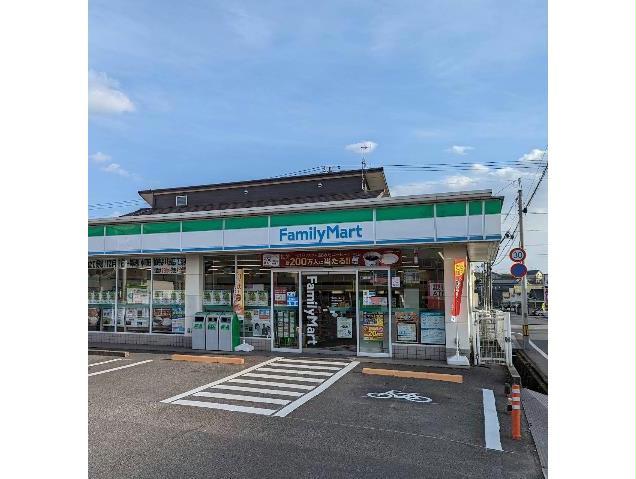 コンビニ　ファミリーマート福山春日町店（コンビニ）まで225m