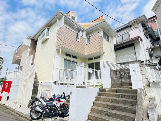 建物外観　閑静な住宅街☆落ち着いた生活をお望みの方にはぴったりです！
