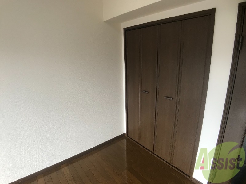 玄関　玄関から見るとこんな感じで、キレイなお部屋ですねー