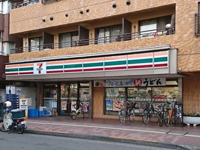 コンビニ　セブンイレブン（コンビニ）まで300m