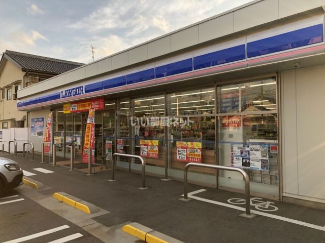 コンビニ　ローソン　魚津本江新町店（コンビニ）まで888m