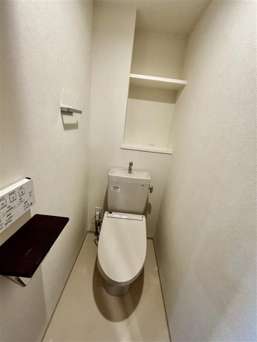 トイレ　同タイプの別室の写真となります