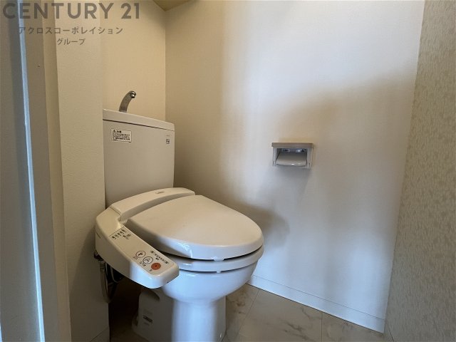 トイレ　温水洗浄便座付きのトイレです♪