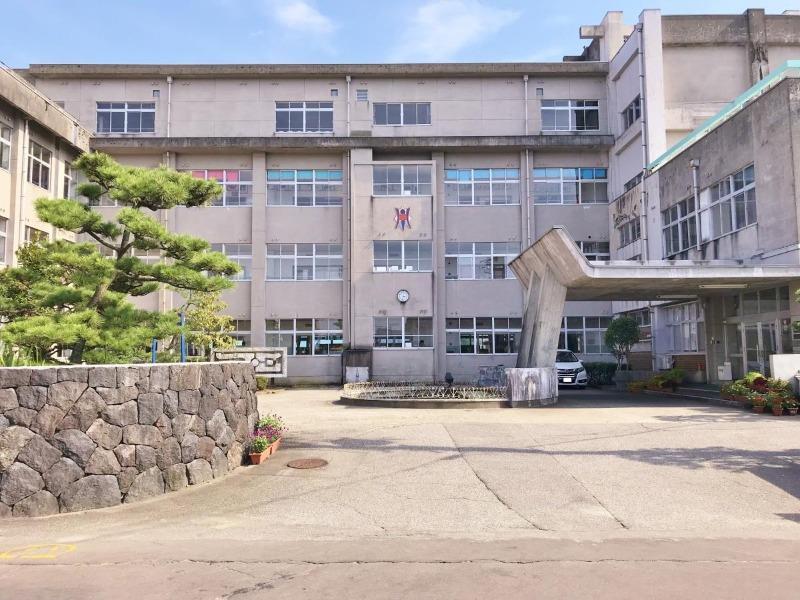 小学校　富山市立堀川小学校（小学校）まで279m