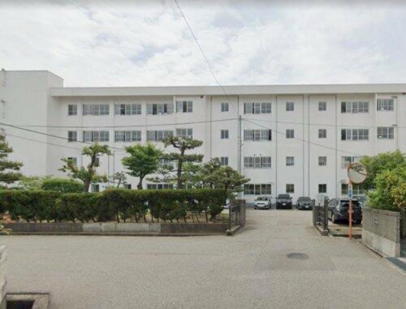 中学校　富山市立堀川中学校（中学校）まで468m