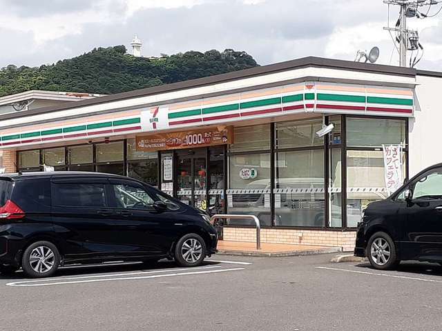 コンビニ　セブンイレブン国分中央４丁目店（コンビニ）まで550m