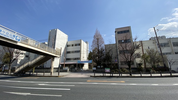 中学校　伊丹市立東中学校（中学校）まで909m