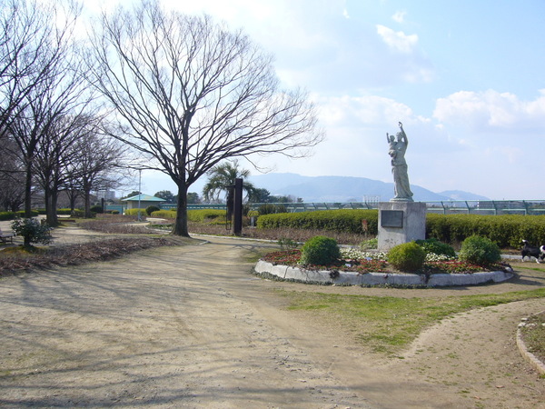 公園　瑞穂緑地（公園）まで409m
