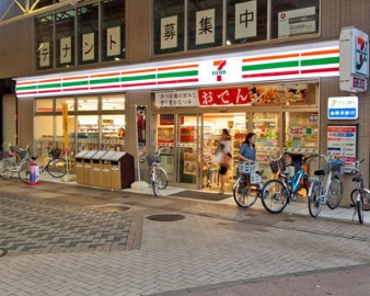 コンビニ　セブンイレブン 横浜弘明寺駅前店（コンビニ）まで137m