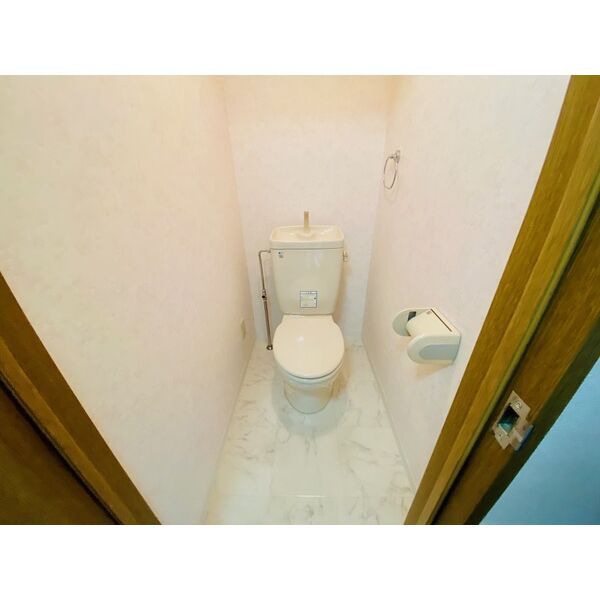 トイレ　室内写真は別部屋の写真です。