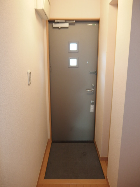 玄関　他号室の写真になります。※現況有姿となります。