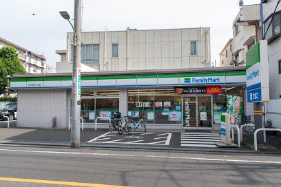 コンビニ　ファミリーマート（コンビニ）まで122m
