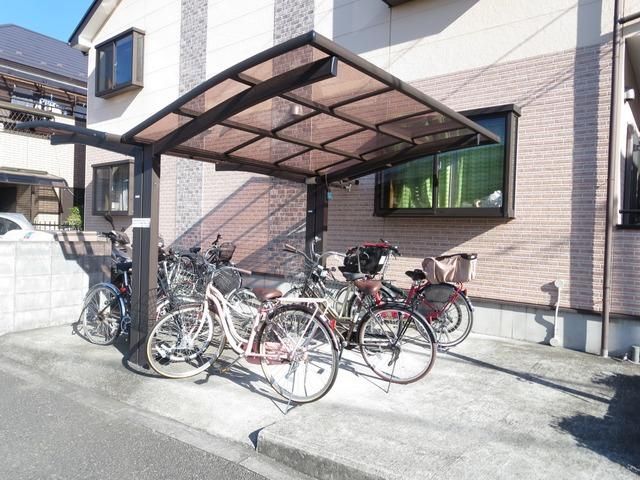 その他共有部分　★屋根がついているので雨の日も安心の駐輪場です★