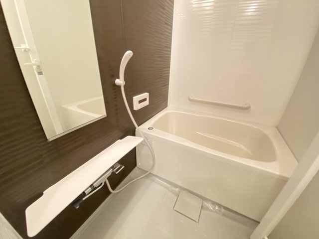 バス・シャワールーム　※別部屋のお写真で、現況優先と致します。