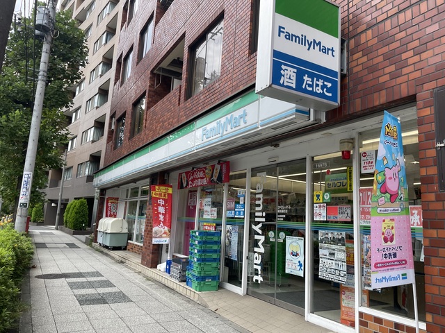 コンビニ　ファミリーマート横浜楠町店（コンビニ）まで118m