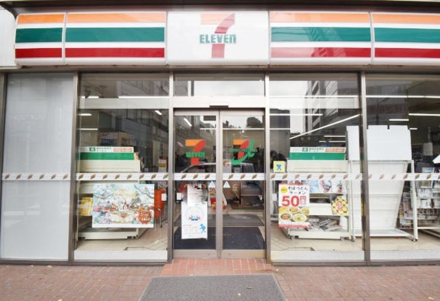 コンビニ　セブンイレブン練馬富士見台4丁目店（コンビニ）まで431m