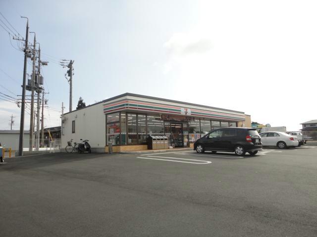 コンビニ　セブンイレブン鈴鹿道伯5丁目店（コンビニ）まで587m