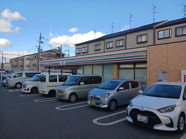 コンビニ　セブンイレブン様（コンビニ）まで500m
