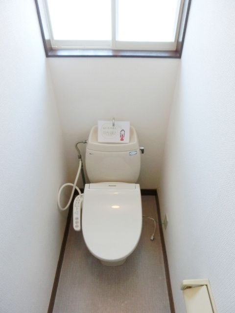 トイレ　温水洗浄便座付きトイレです