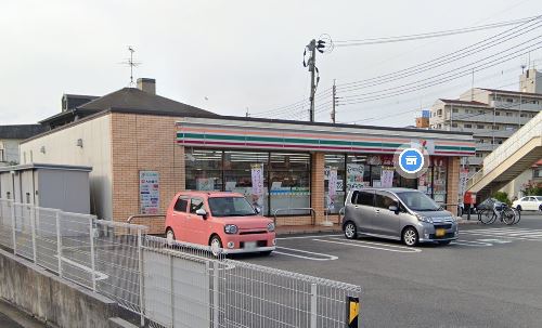 コンビニ　セブンイレブン（コンビニ）まで380m