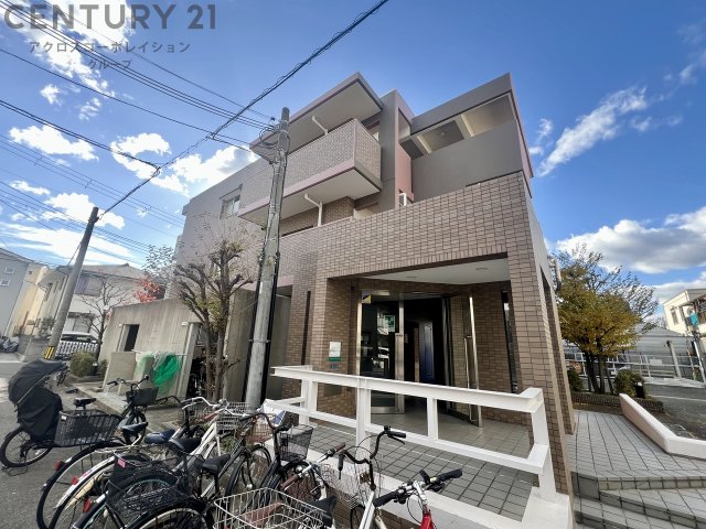 建物外観　居住者専用のごみ置き場があります。