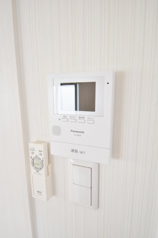 セキュリティ　TVモニターホンは安心ですね。誰か確認してから開けて下さいね