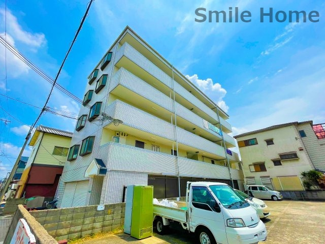 建物外観　内装がフルリノベーションのマンションです