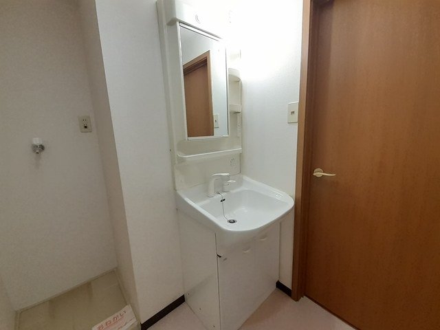 洗面設備　スペースが確保できる洗面所です