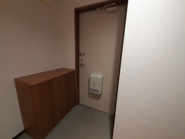 玄関　収納もある玄関です