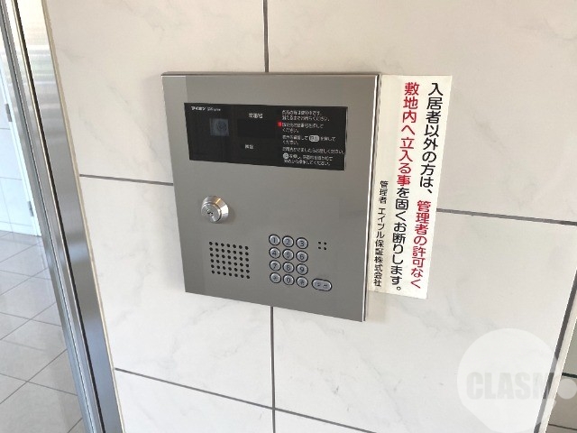エントランス　オートロック、防犯カメラあり♪