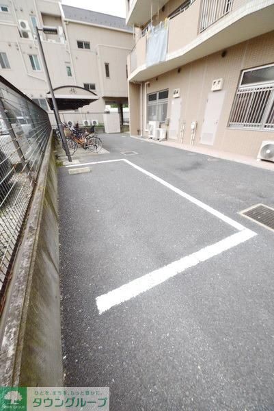 駐車場　敷地内駐車場