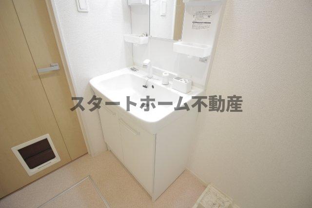 洗面設備　スペースが確保できる洗面所です