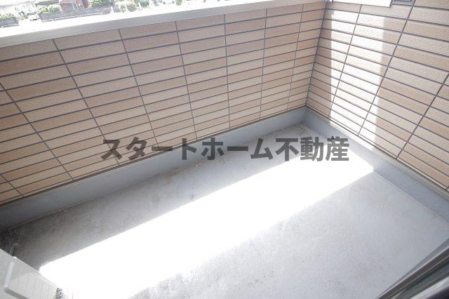 バルコニー　陽当たり良好なバルコニーです