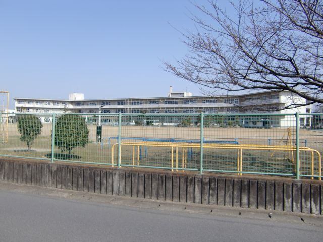 小学校　笠松町立松枝小学校（小学校）まで689m