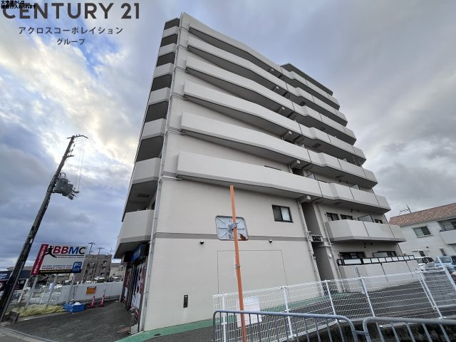 建物外観　エレベータ付きで重い荷物を運ぶのに便利♪