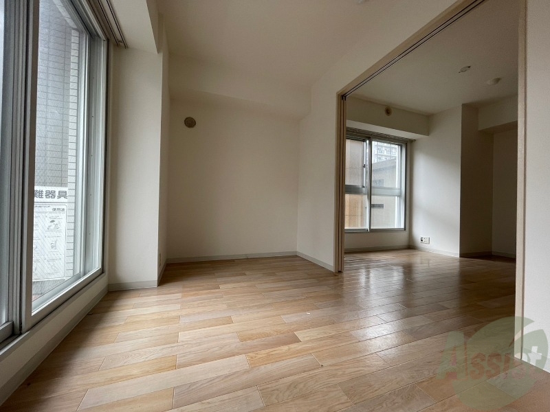 その他部屋・スペース　寝室はこちらです。光が差し込む、温かみのあるお部屋です。