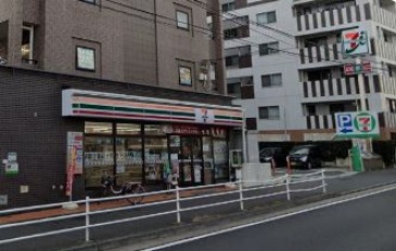 コンビニ　セブンイレブン（コンビニ）まで885m