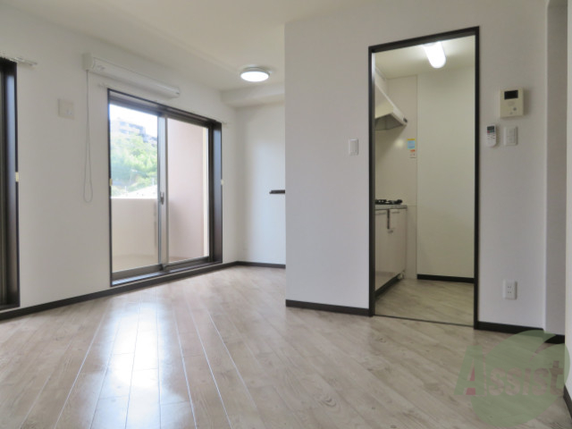 居室・リビング　陽の光が差し込む明るいお部屋は気持がいいですね～