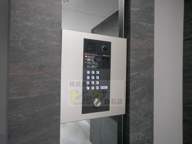 エントランス　人気のオートロック付きマンションです♪