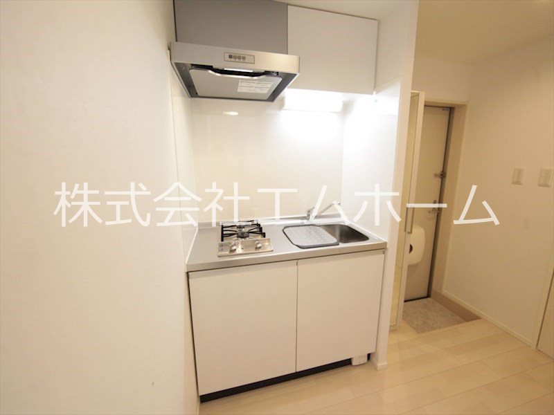 キッチン　システムキッチン（ガス2口コンロ付）同型写真