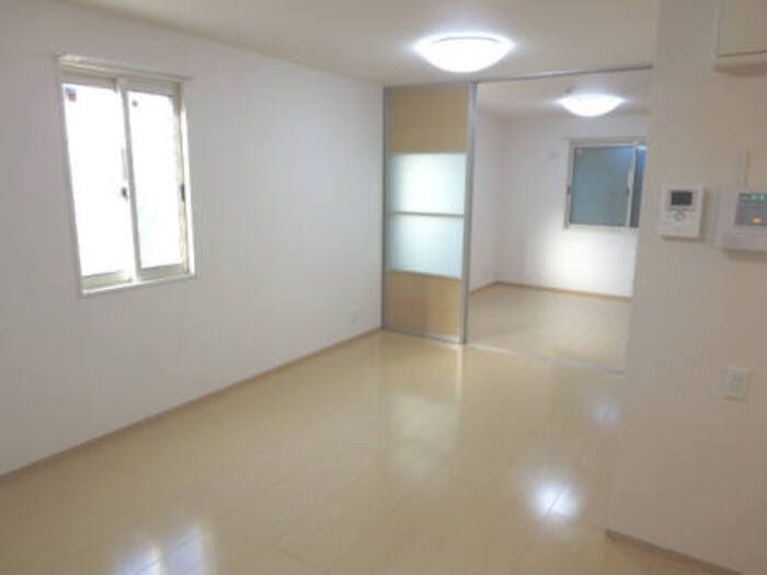 居室・リビング　※同建物同型別のお部屋