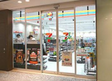 コンビニ　セブンイレブン KDDI本社店（コンビニ）まで204m