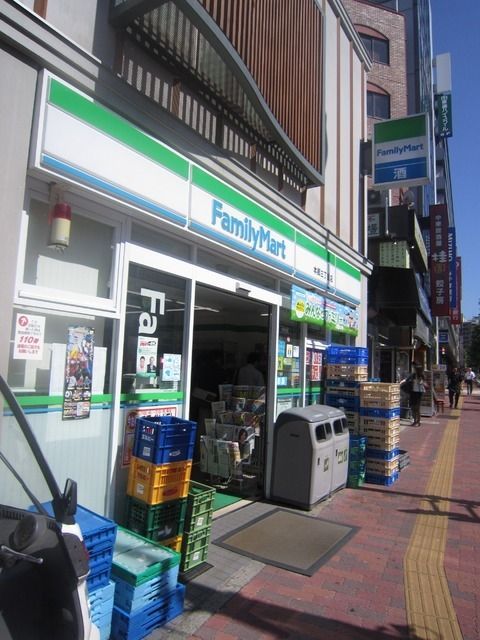 コンビニ　ファミリーマート（コンビニ）まで170m
