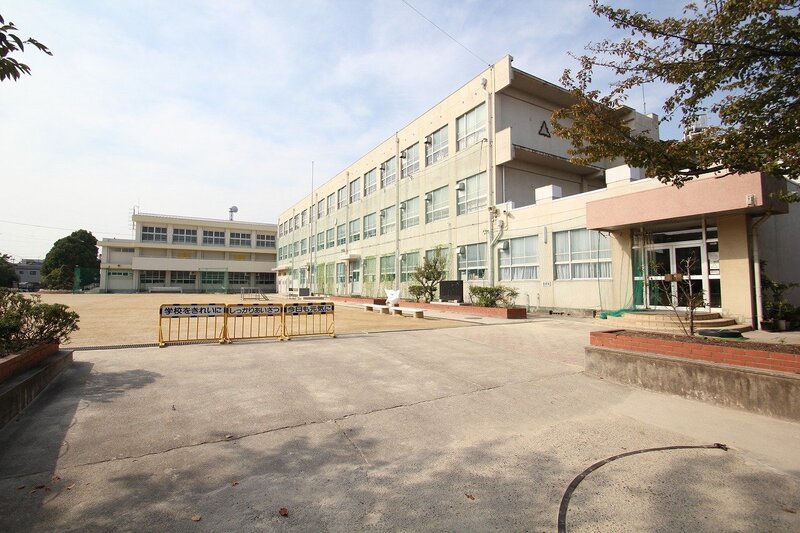 小学校　名古屋市立八社小学校（小学校）まで443m