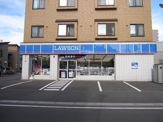 コンビニ　ローソン札幌南10条店（コンビニ）まで119m