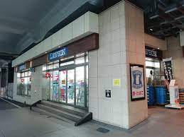コンビニ　ローソン 京王クラウン街笹塚店（コンビニ）まで323m