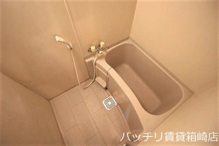 バス・シャワールーム　別号室タイプの為、現状を優先致します。