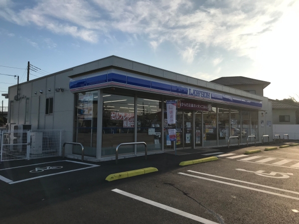 コンビニ　ローソン東海白方中央一丁目店（コンビニ）まで251m